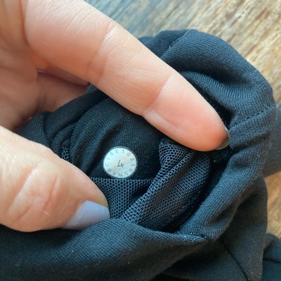 Lululemon black jogger sissone women’s size 4 gently used condition 23” inseam - Picture 8 of 8